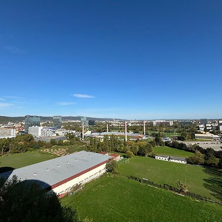 Апартаменти Three Towers With Beautiful View And Parking! Братислава Екстер'єр фото