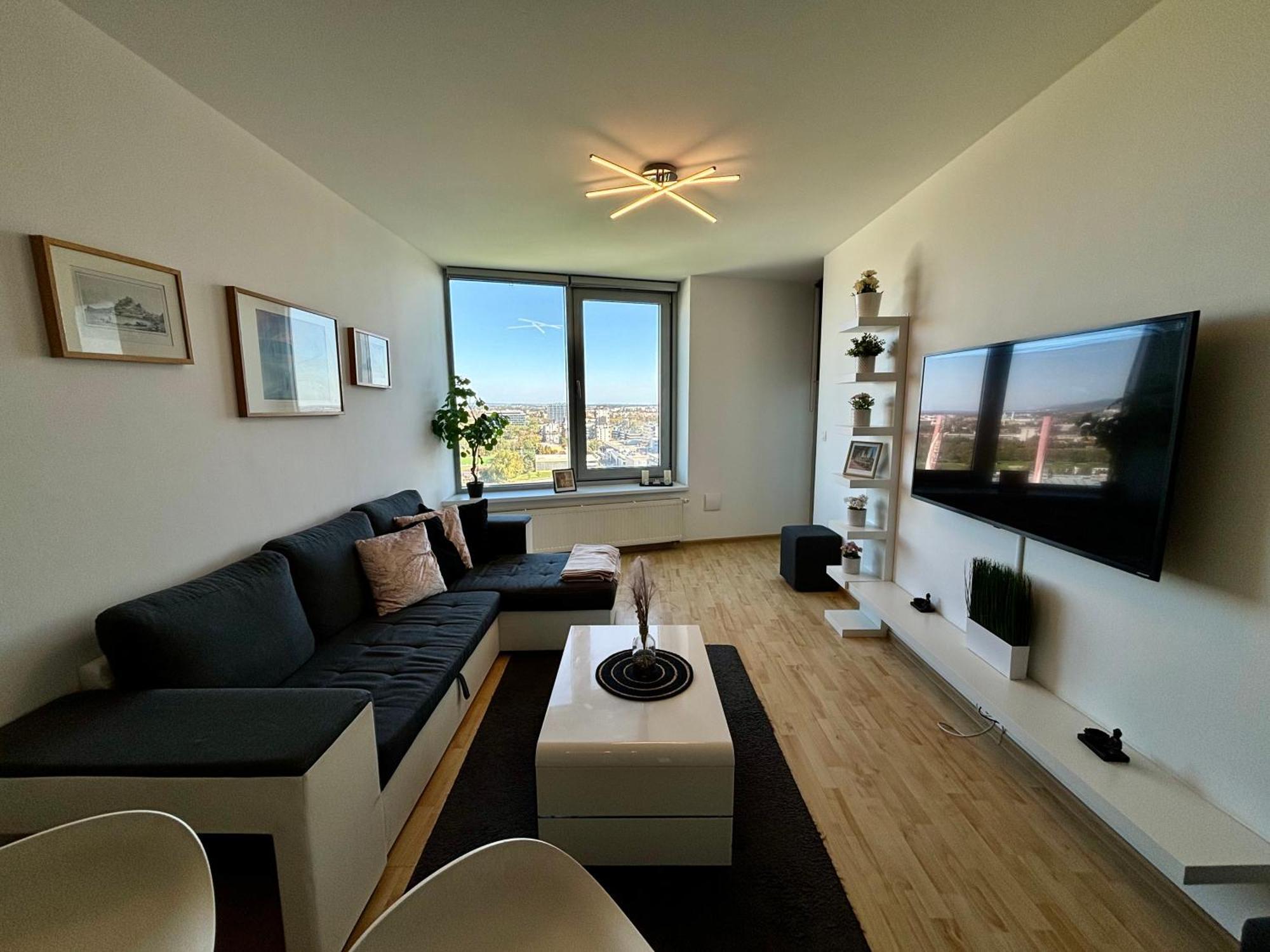 Апартаменти Three Towers With Beautiful View And Parking! Братислава Екстер'єр фото