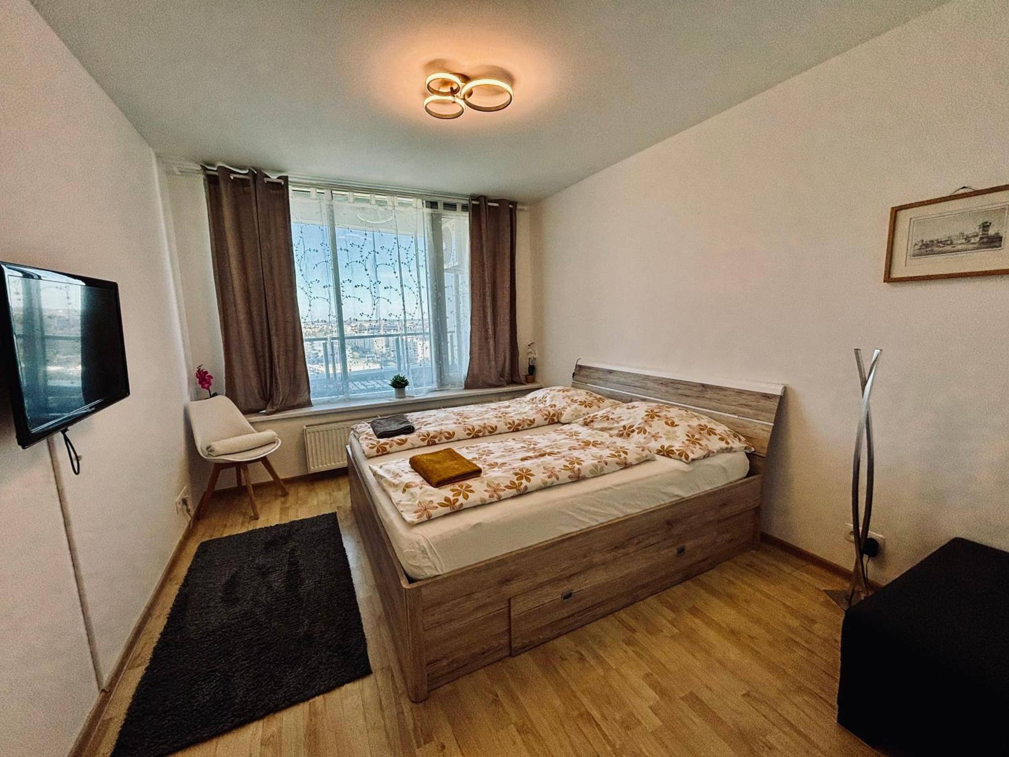 Апартаменти Three Towers With Beautiful View And Parking! Братислава Екстер'єр фото