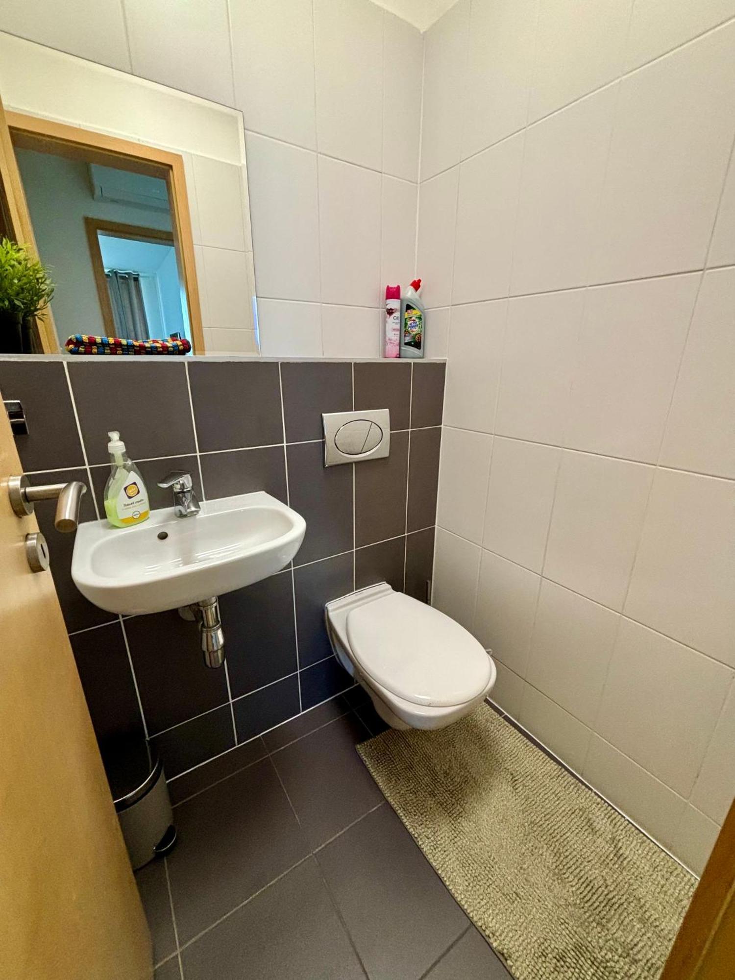 Апартаменти Three Towers With Beautiful View And Parking! Братислава Екстер'єр фото